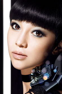 ICONIQ для Shiseido MAQuillAGE.