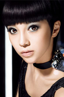 ICONIQ для Shiseido MAQuillAGE.