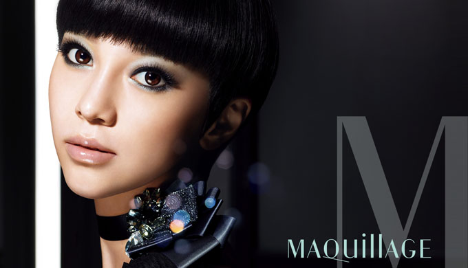 ICONIQ рекламирует Shiseido MAQuillAGE.