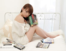 Rina Akiyama продает американские сериалы.