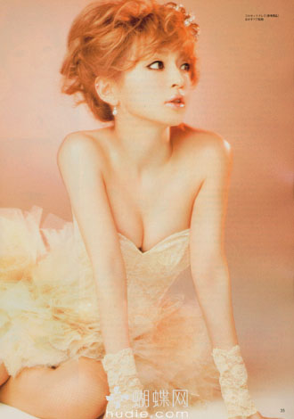 Коронованная Ayumi Hamasaki в журнале VoCE.