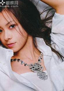 Mai Kuraki в Elle.
