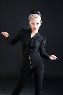 Элегантность Jiao Yang Hui.