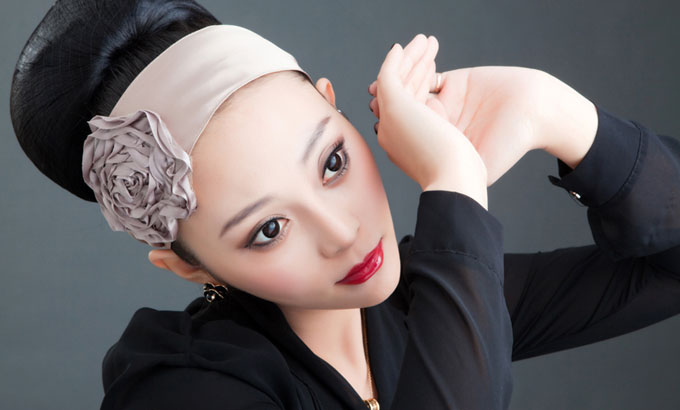 Элегантность Jiao Yang Hui.