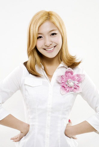 Luna примерила образ Legally Blonde.