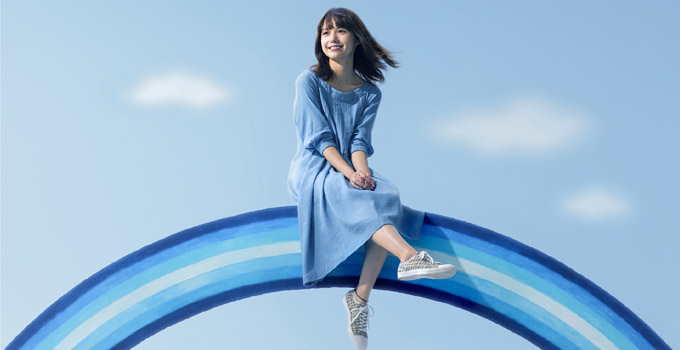 На небесах с Aoi Miyazaki. Обои от Olympus.