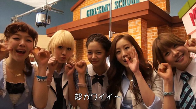 Girl's Day приветствуют японских поклонников.